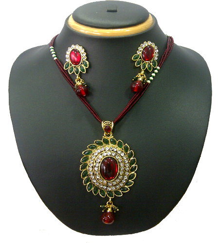 Gold Plated Designer Kundan Pendant Jewelry